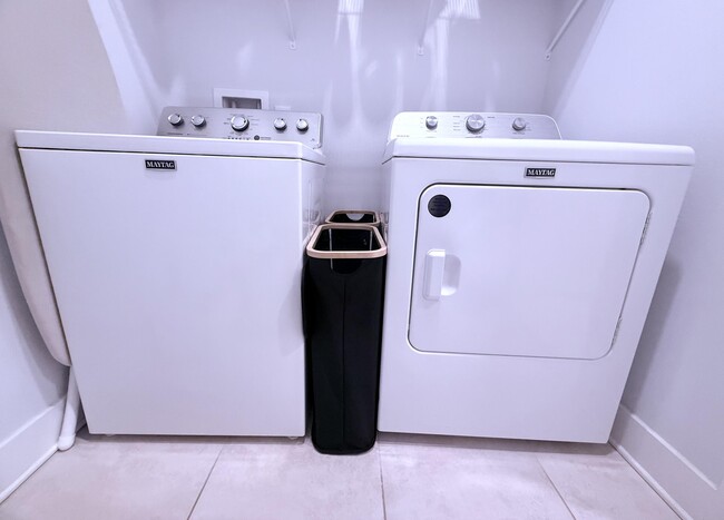 Building Photo - 36 York Ln