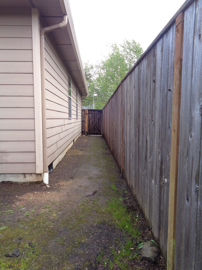Building Photo - 6439 Robin Hood St SE