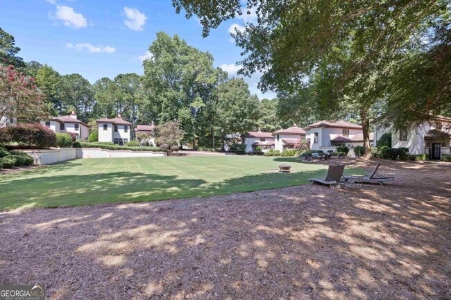 Building Photo - 1410 Club Dr