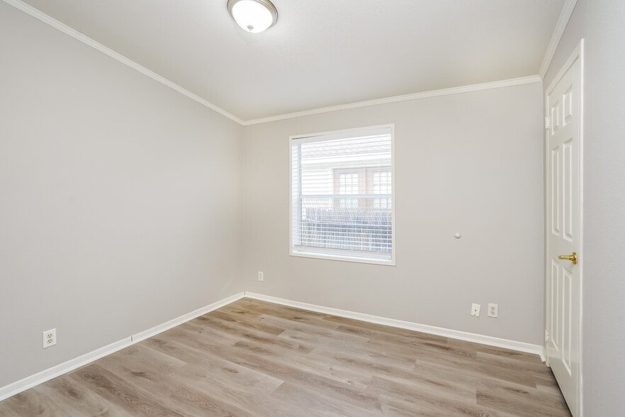 Building Photo - 10115 Elderberry Park Ln