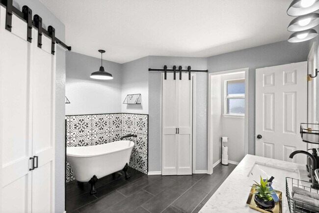 Building Photo - 324 Woodcrest Dr