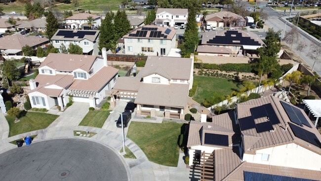 Building Photo - Beautiful 5 bedroom 3 bathroom home in Yucaipa