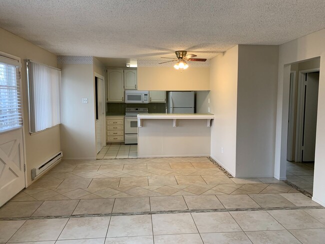 Building Photo - ONLY $1,500 PER MONTH FOR THIS SUPER CUTE , SPACIOUS 2 BEDROOM / 1 BATHROOM CONDO CENTRALLY LOCAT...