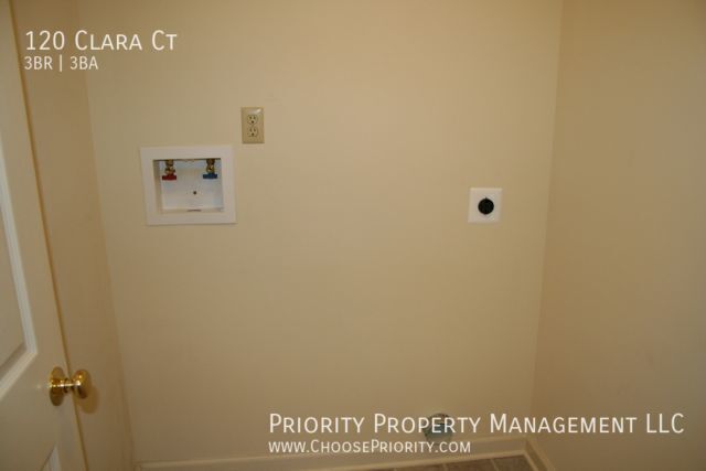 Building Photo - 120 Clara Ct