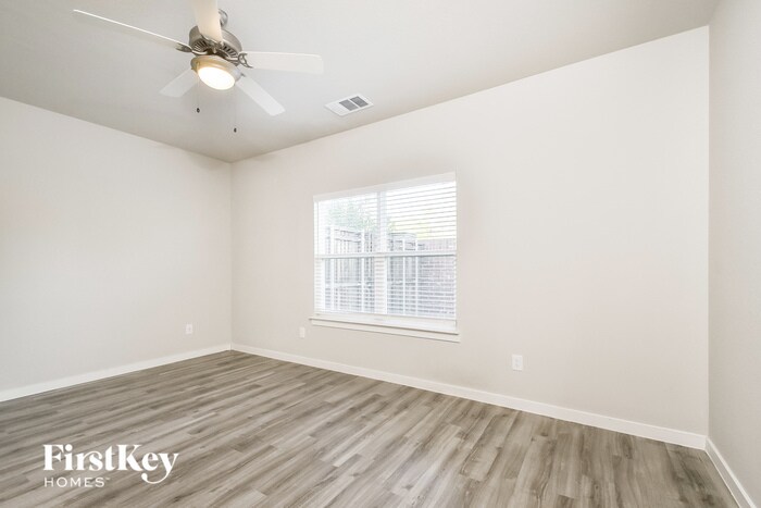 Building Photo - 615 Ava Trl