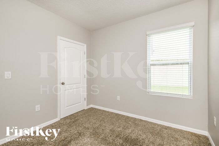 Building Photo - 621 Squires Grove Dr