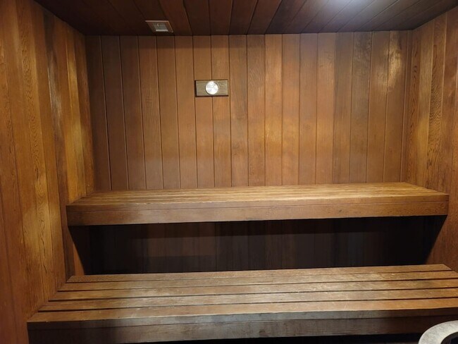 Building Photo - 401 Golden Isles Dr