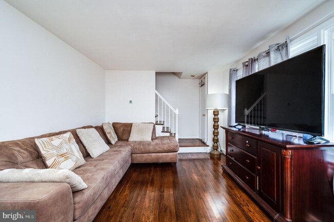 Building Photo - 117 E Broad St