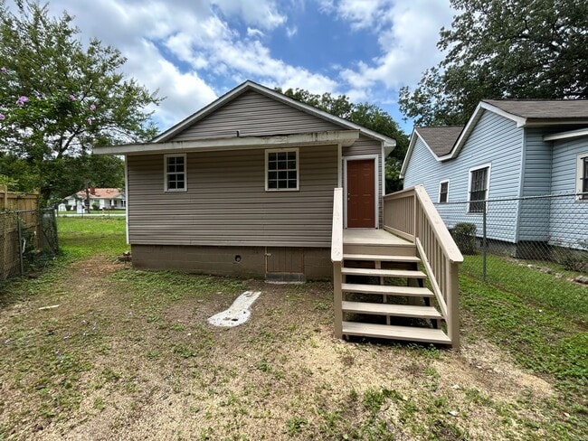 Building Photo - Updated 3/1 House in South Rome- $1,095