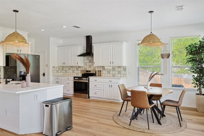 Building Photo - 5615 Teal Ct