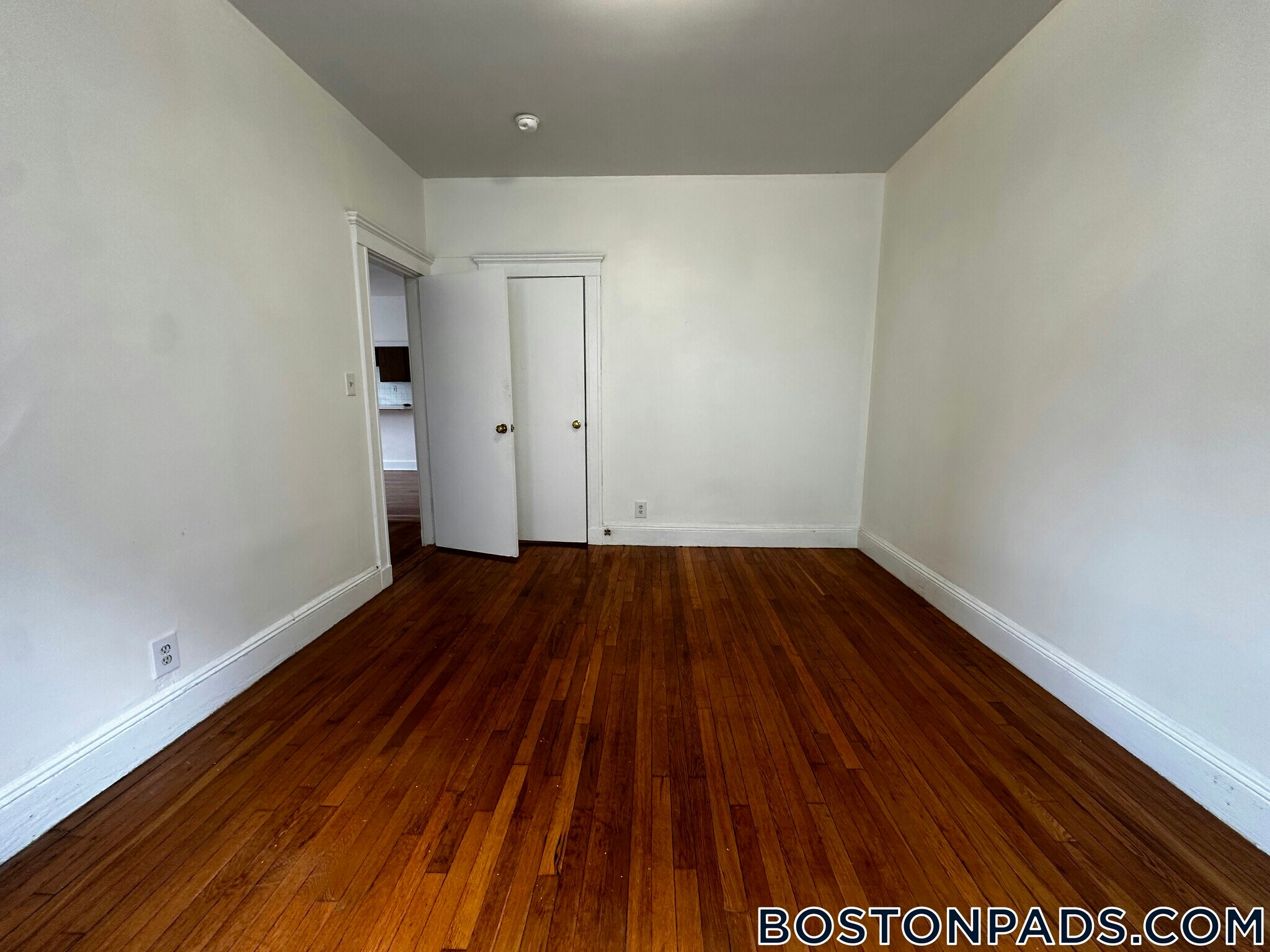 Building Photo - 229 Kelton St