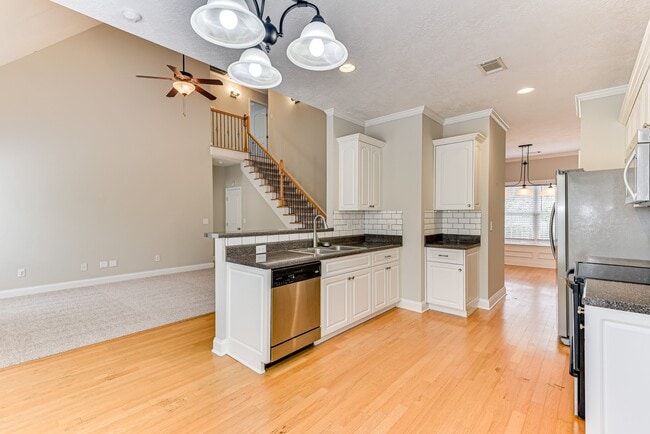 Building Photo - 4116 Chastain Dr