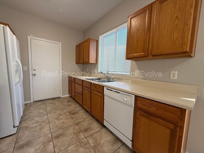 Building Photo - 7238 S 42nd Ln