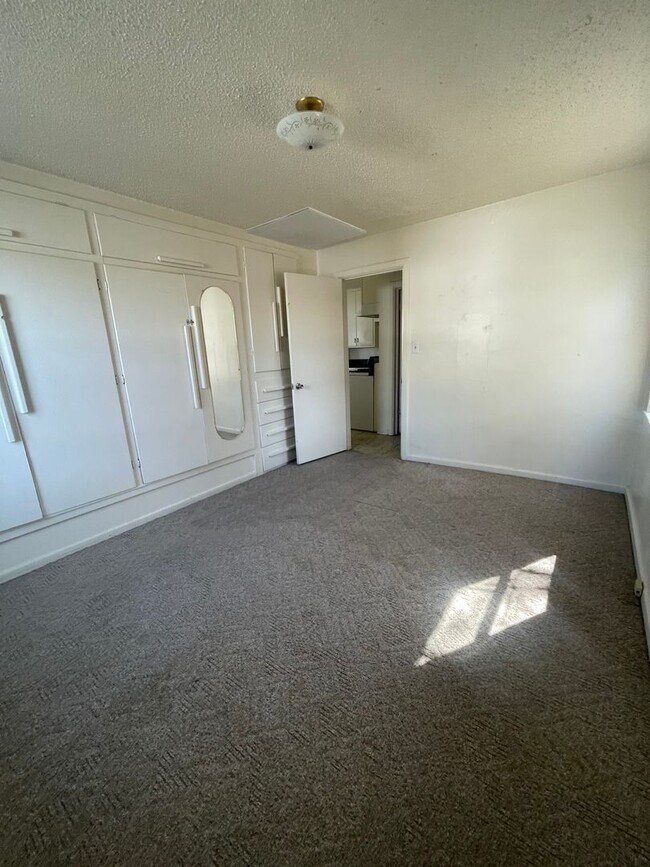 Building Photo - 614 St Johns Ave