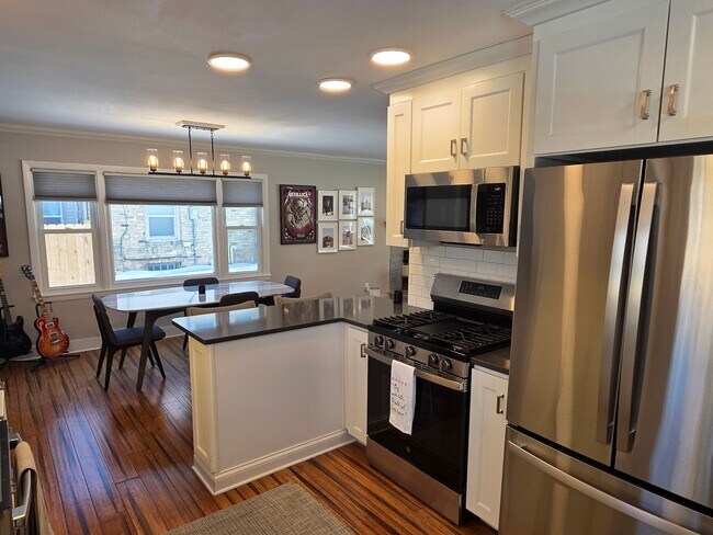 Building Photo - Updated 3-Bedroom Single- Family Home in Fox Point