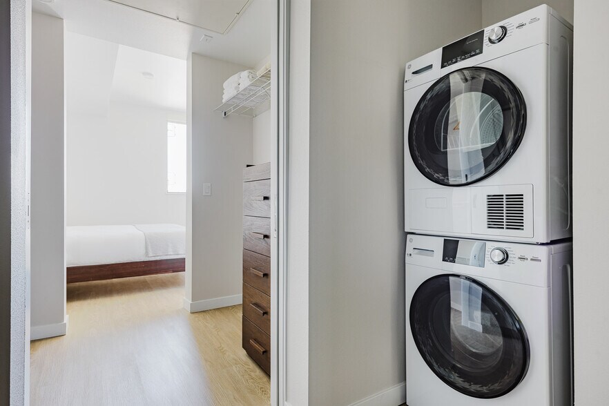 Building Photo - 200 Mesnager St