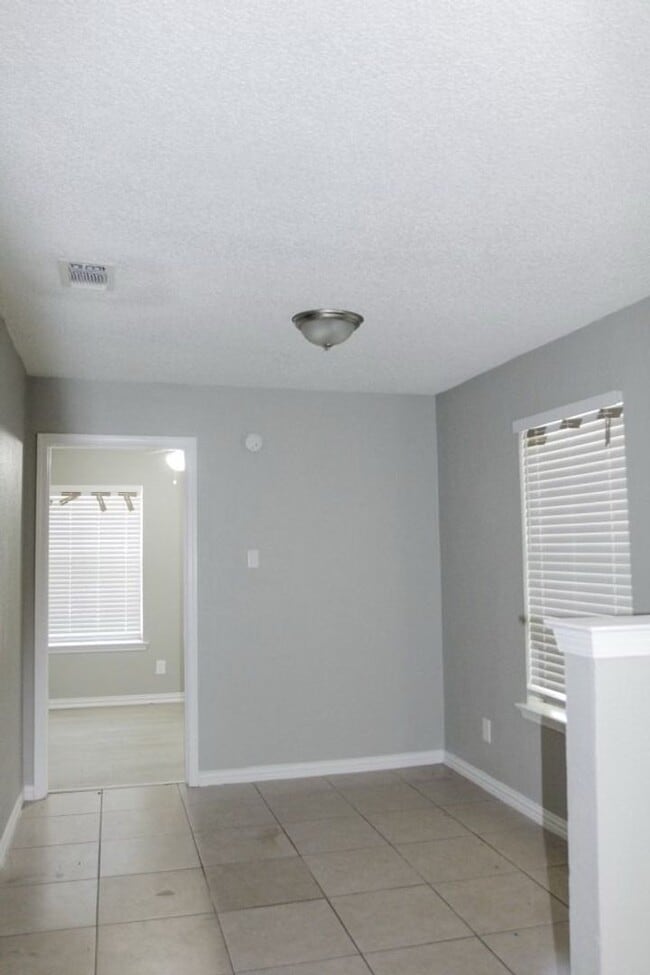 Building Photo - 412 Hollandale Cir