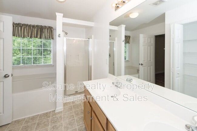 Building Photo - 2457 Scholar Ln