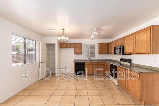 Building Photo - 2320 W Allens Peak Dr