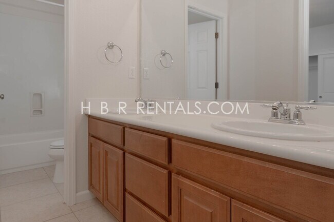 Building Photo - 521 S Altura Ct