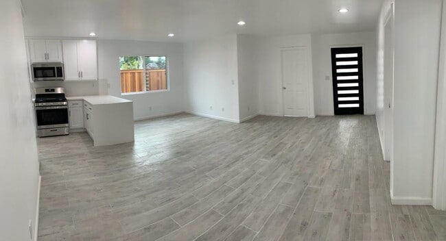 Building Photo - 7314 Dinwiddie St