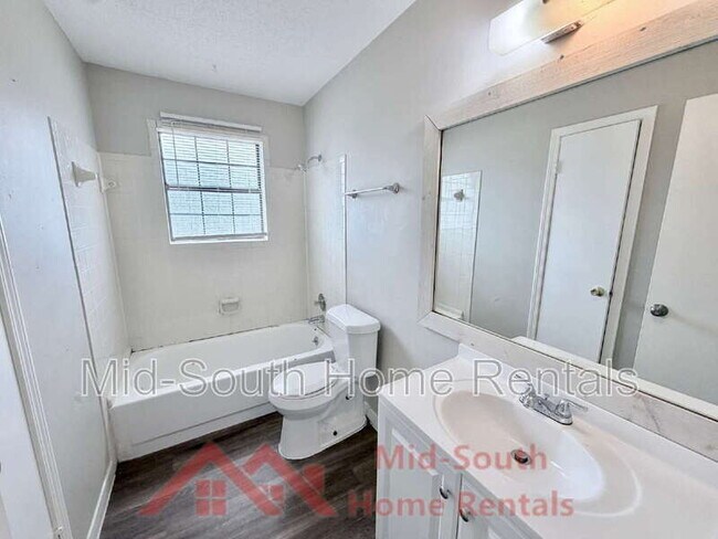 Building Photo - 2587 Wellons Ave