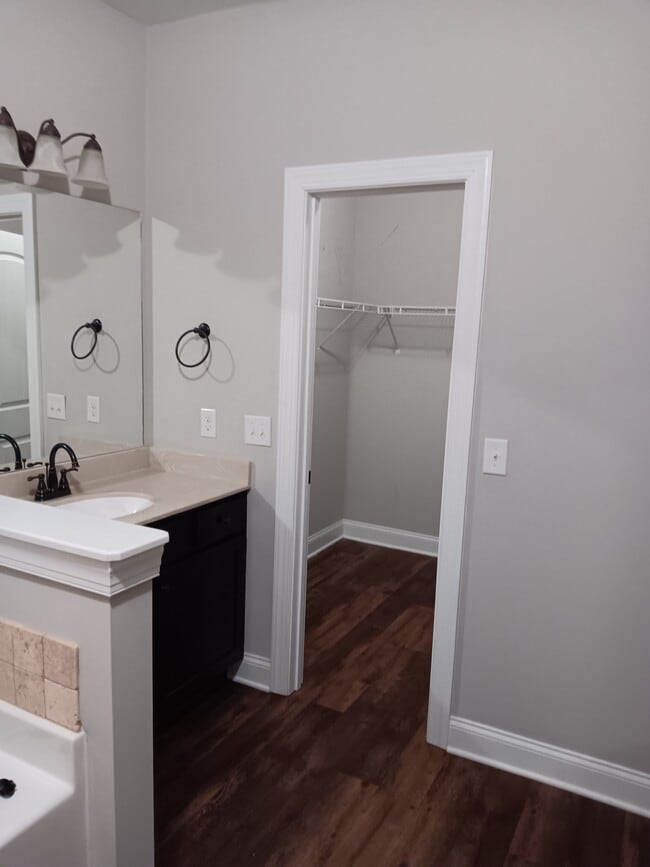 Building Photo - 173 Putters Dr