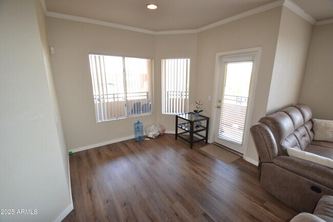 Building Photo - 5401 E Van Buren St