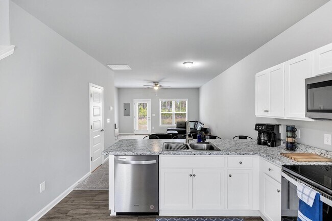 Building Photo - Buckhorn Townhome Available in February!