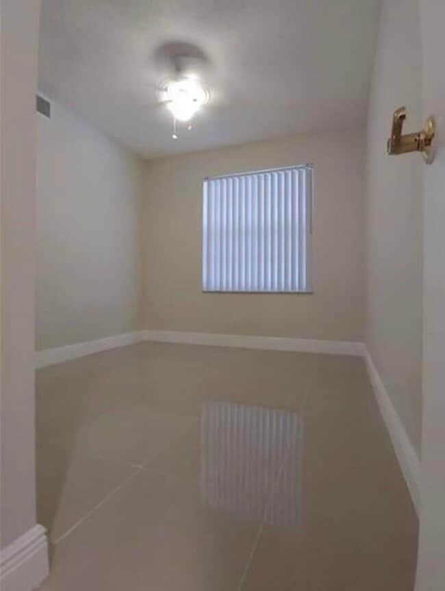 Building Photo - 9903 Three Lakes Cir