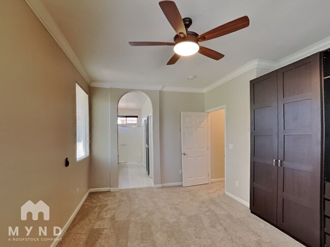 Building Photo - 5325 Dunlay Dr