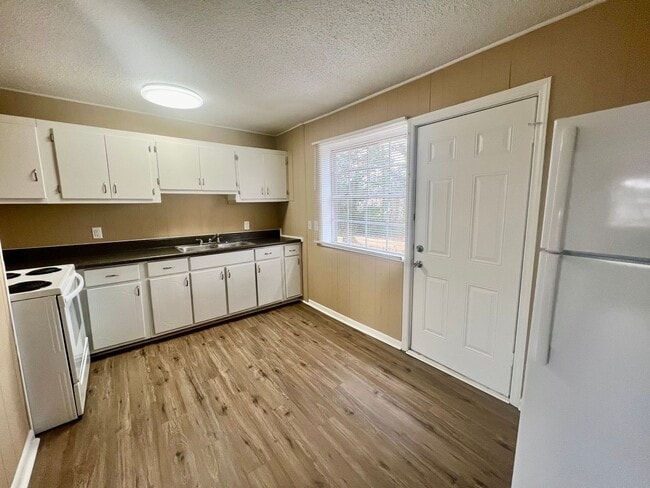 Building Photo - 615/617 Texas Ave