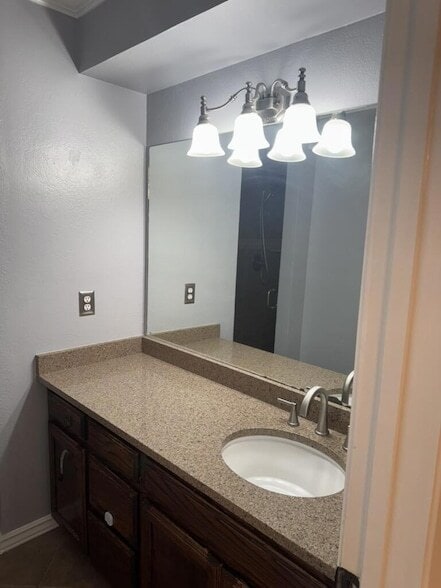 Building Photo - 403 Crenshaw Dr
