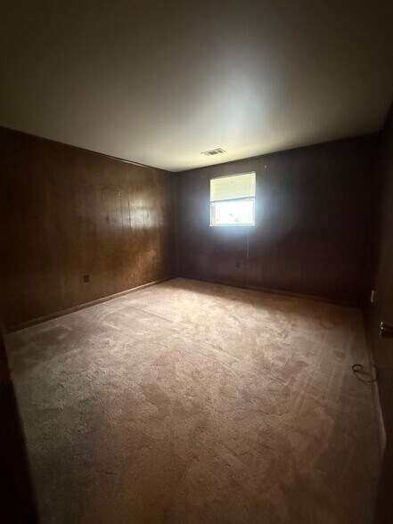 Building Photo - 537 Brandt Ave