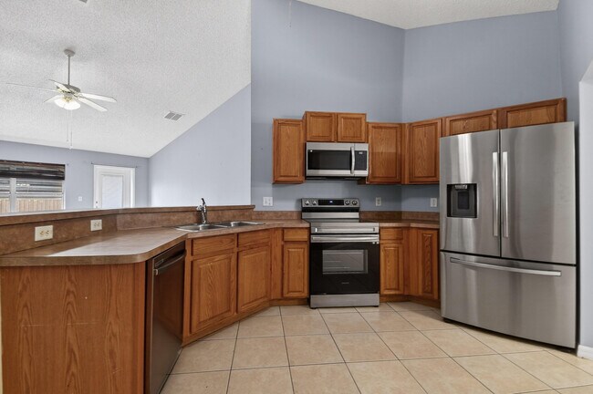 Building Photo - 4066 SW Canrady St