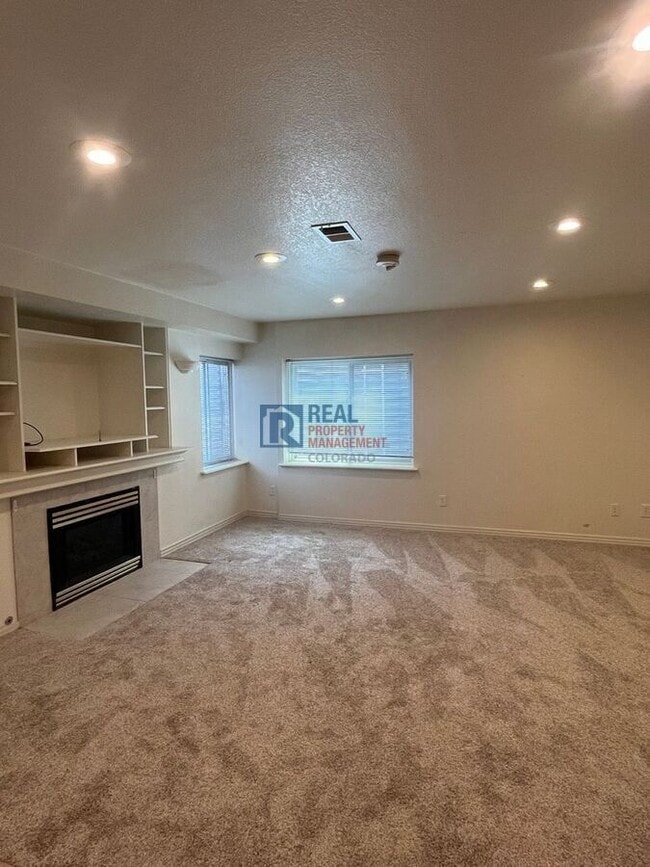 Building Photo - 9850 Carmel Ct