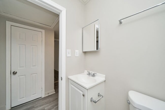 Building Photo - Super Cute & Private Hueytown Home Tucked Away on a Quiet Cul-de-Sac