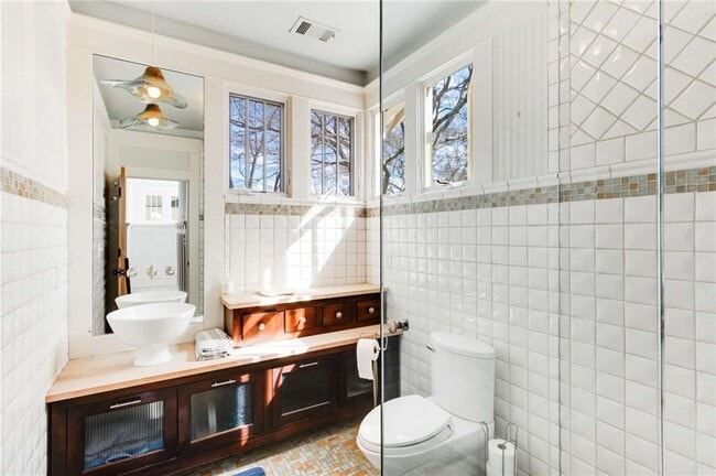 Building Photo - 349 9th St NE