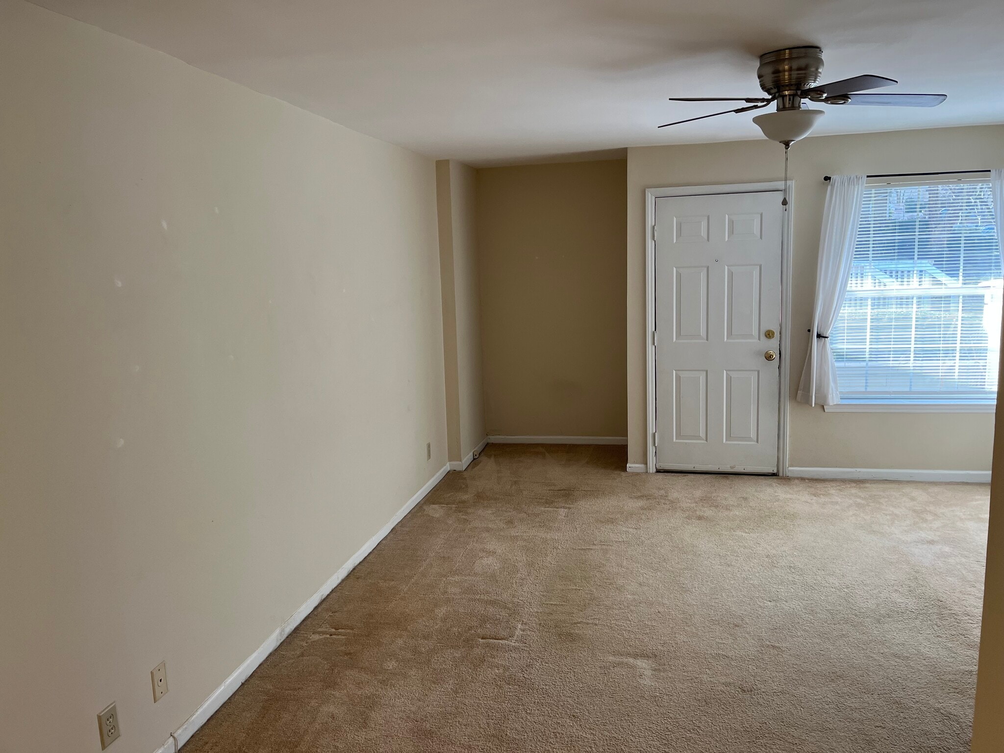 Living Room - 5701 Chapman Mill Dr