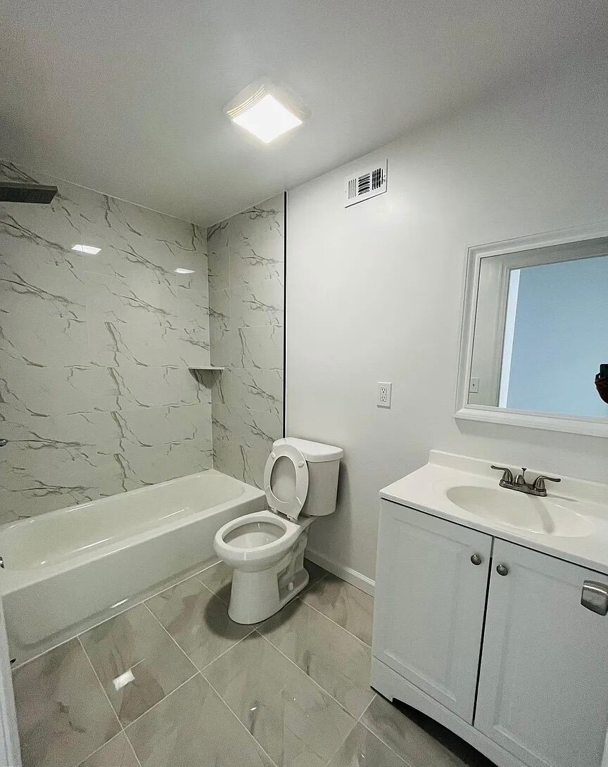 Building Photo - 1806 67th Ave