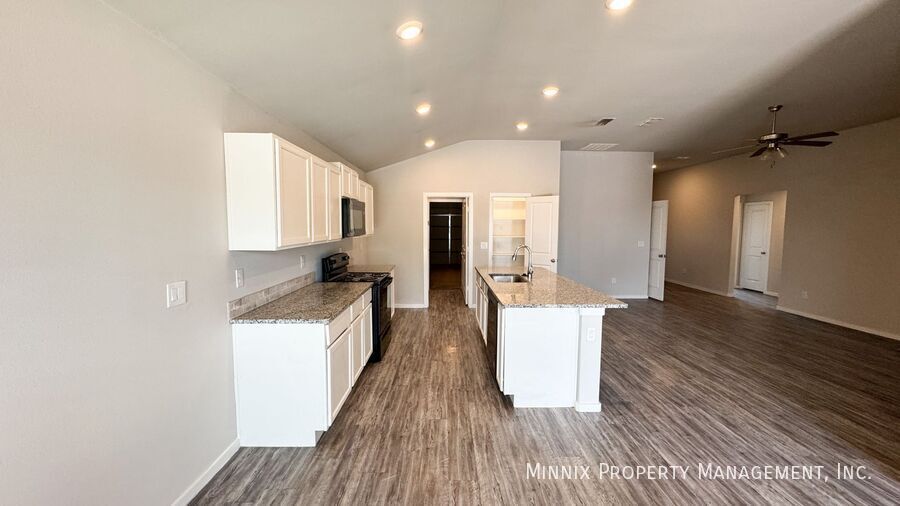 Building Photo - 2134 N Texas Ave