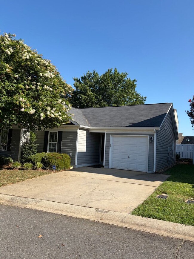 Building Photo - 4225 Hogan Ln