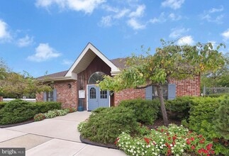 Building Photo - 6 Kite Ct