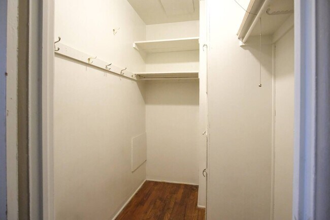 Building Photo - Oakley Fourplex