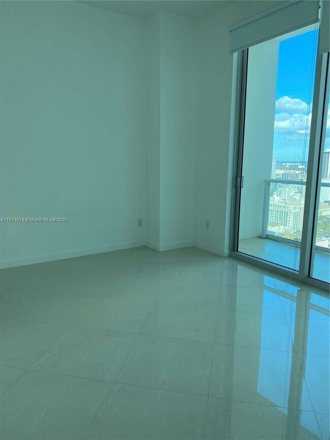 Building Photo - 300 S Biscayne Blvd