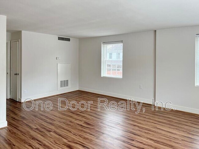 Building Photo - 732 Scotland St