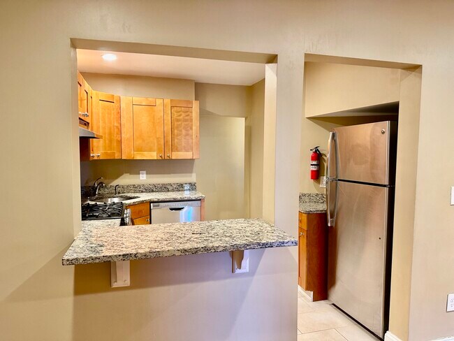 Building Photo - 76 Egmont St