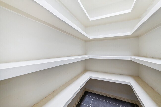 Building Photo - 3215 Castlewood St