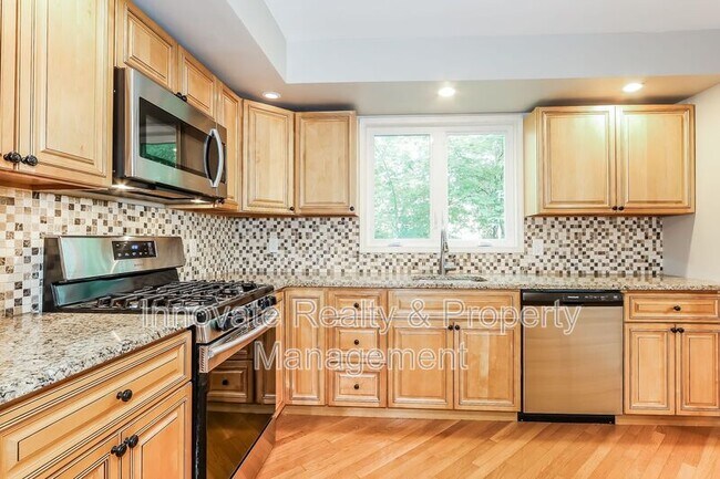 Building Photo - 1613 Kenmare Dr