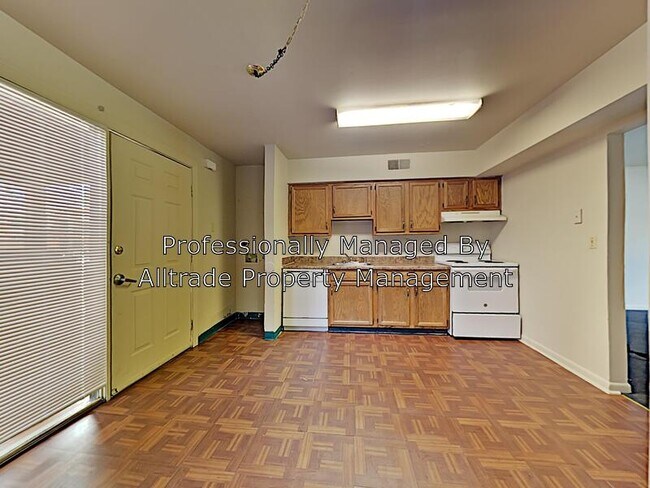 Building Photo - 5801 Russett Pl